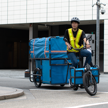 狭路や車の入りにくいエリアも自在に走行　画像