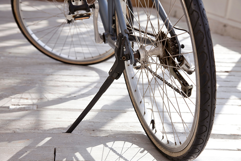 スポーツバイクにスタンドを取り付ける